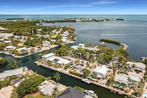 Deep Water Dockage with Quick Gulf Access!