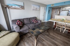 Large Living/Dining Area, Beautifully Decorated