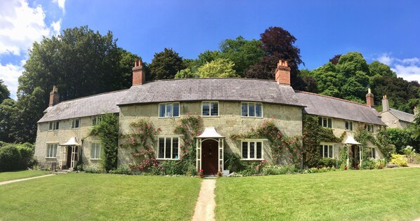 Charming 18th Century Cottage