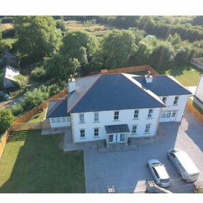 Grand House- use of 3 bedrooms
