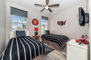 Bedroom 3 with two twin beds and a TV.