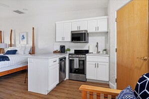 Kitchen, Dishwasher, Stove, Oven, Refrigerator