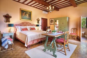 Suite B: double bedroom with A/C, bed 175cm, bathroom en suite with shower