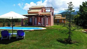 Each maisonette offers a 1.000 sq.m outdoor space