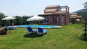 One of the Maisonettes with private pool
