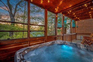 Bañera de hidromasaje al aire libre