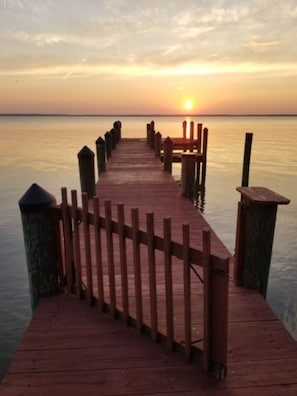 Welcome to LPOP, The Best Sunrise on The Potomac River ~ Private Pier 