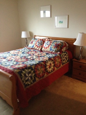 Guest bedroom (New bedspread)