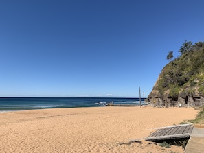 Bilgola beach 30 min walk 