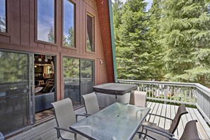 Deck | Outdoor Seating | Gas Grill | Hot Tub