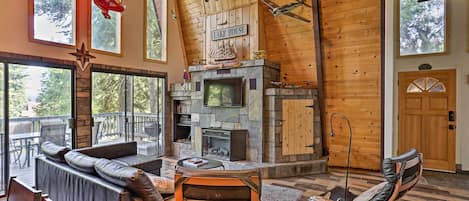 Take some time with the family to unwind in this Lake Almanor cabin.