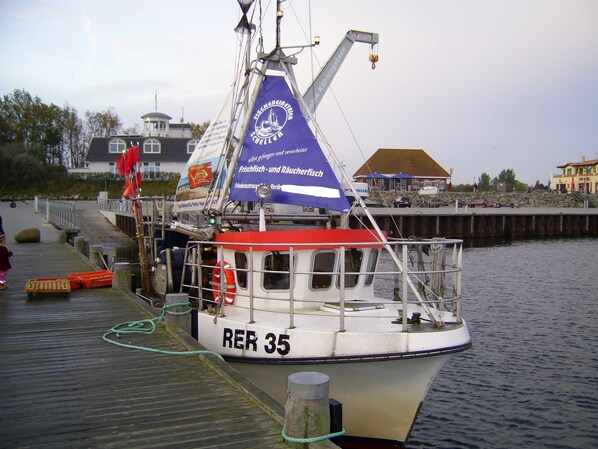 Der Kutter von Fischer Scheller im Ostseehafen