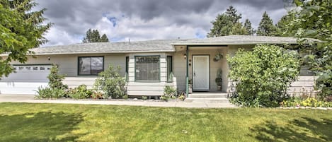 Book this Post Falls home as your Idaho paradise!