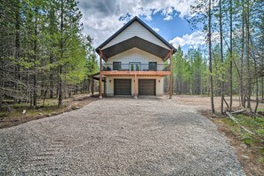 Cabin Exterior | Upper-Level Unit