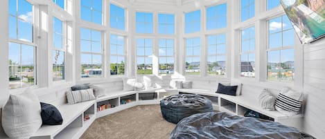 Nantucket-Family Room (Upstairs NE)