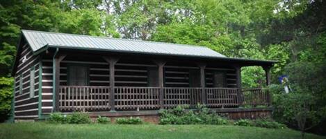 Front of our cozy cabin.
