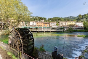 Sorgue river in Fontaine-de-Vaucluse