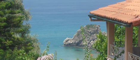 Terrasse, Blick auf das Meer.