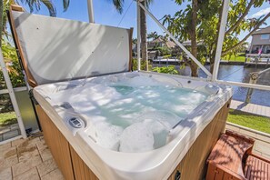 Outdoor spa tub