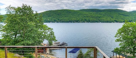 Come visit this cozy Lake George abode!