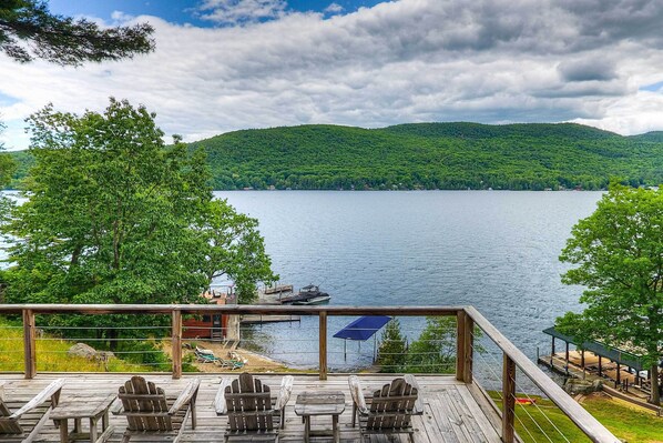 Come visit this cozy Lake George abode!