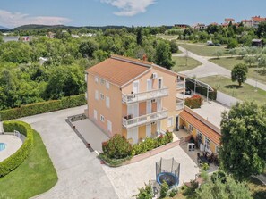 Außenseite Ferienhaus [Sommer]