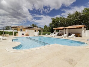 Schwimmbad des Ferienhauses