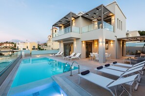 With a sensory driven design private pool.