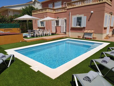Charming  twin villas, 2 swimming pools with large garden