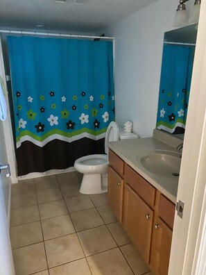 Bathroom 3 - Hall bath with additional door to bedroom 3