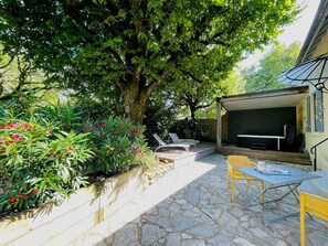 Tournesol&Anémone-terrasse-spa-privatif-Sarlat