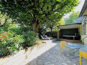 Tournesol&Anémone-terrasse-spa-privatif-Sarlat