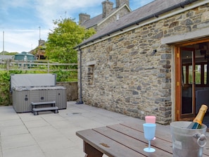 Hot tub | Caffi Sali - Pentre Bach, Blaenpennal, Aberystwyth