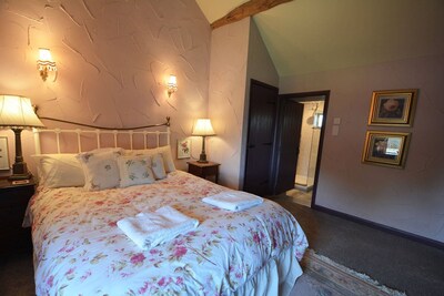 Haddon Grove Farmhouse - glorious group accommodation with pool, games and lots of heart