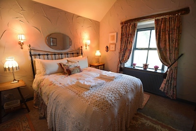 Haddon Grove Farmhouse - glorious group accommodation with pool, games and lots of heart