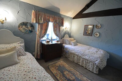 Bramble - a lovely family friendly cottage with on site swimming and games