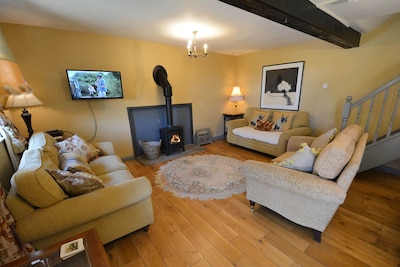 Bramble - a lovely family friendly cottage with on site swimming and games