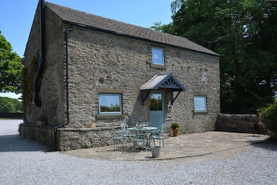Bramble - a lovely family friendly cottage with on site swimming and games