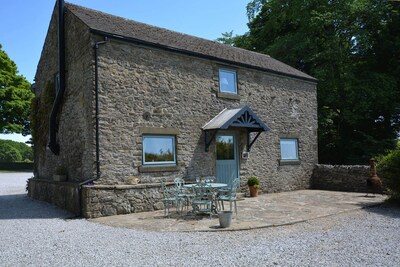 Bramble - a lovely family friendly cottage with on site swimming and games