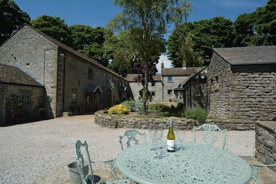 Bramble - a lovely family friendly cottage with on site swimming and games