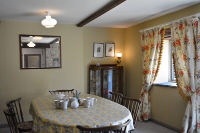 Rabbit Hutch - a lovely cottage near Bakewell with games and shared indoor pool