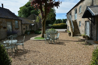 Rabbit Hutch - a lovely cottage near Bakewell with games and shared indoor pool