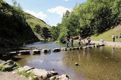 Love Bird - Romantic ground floor accommodation with fabulous on site facilities near Bakewell