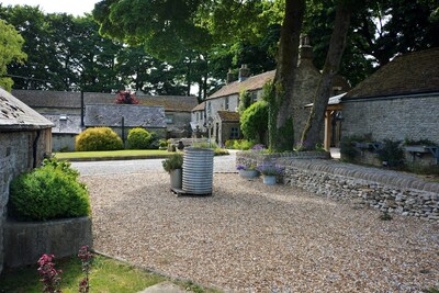 Love Nest - an intimate hideaway for a honeymoon or romantic getaway near Bakewell