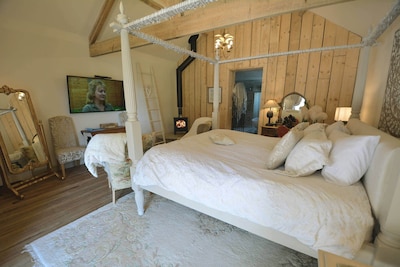 Love Nest - an intimate hideaway for a honeymoon or romantic getaway near Bakewell