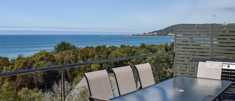 Sheoak front Balcony Stunning ocean views where you can entertain in style 