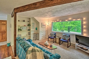 Living Room | Sleeper Sofa | Central A/C | Smart TV | Free WiFi