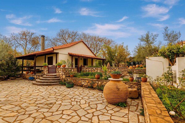 Welcome to your picturesque retreat! Unwind in style at this inviting haven