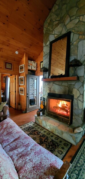 Greatroom fireplace with roaring fire Jan '22.