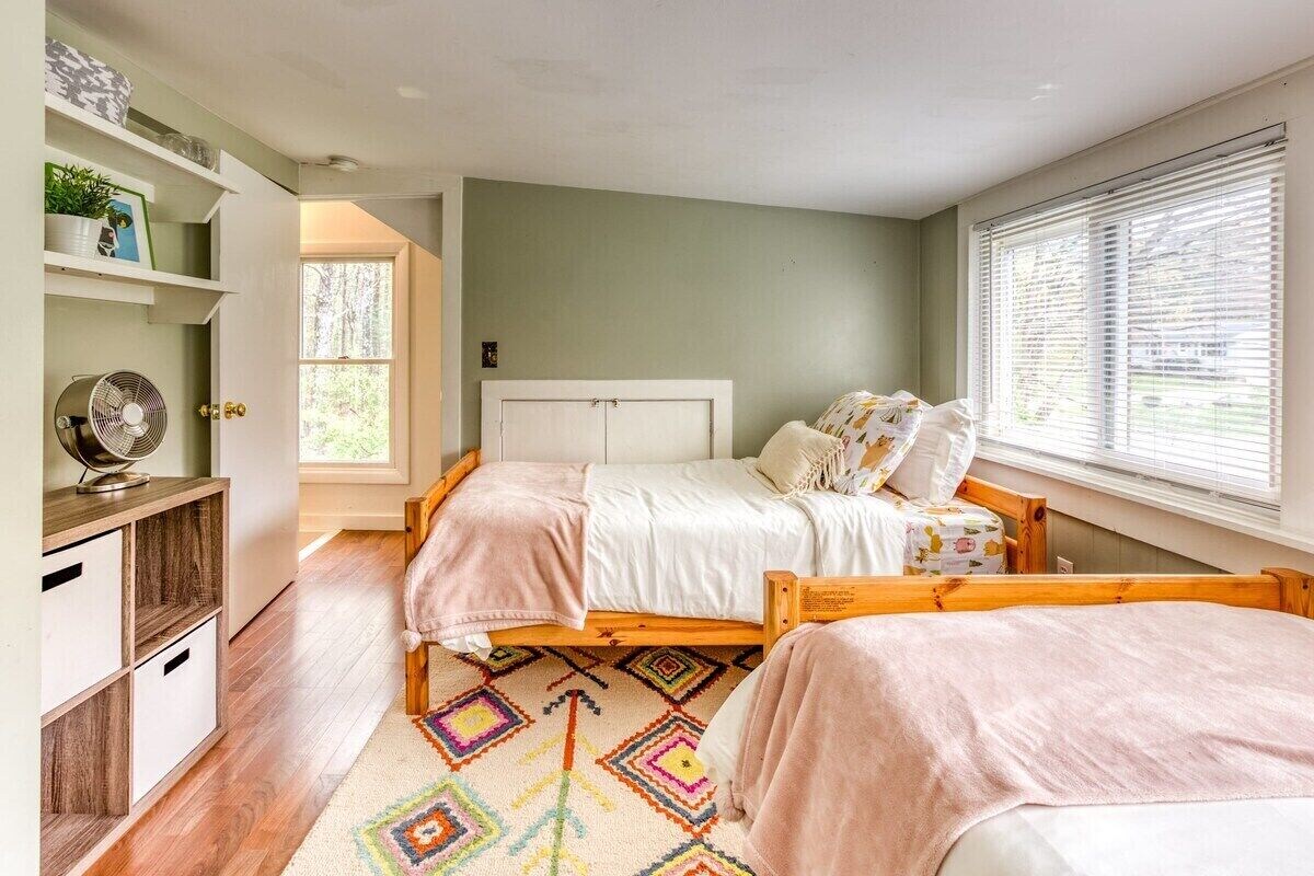 Charming Berkshires Cottage by Evergreen Home